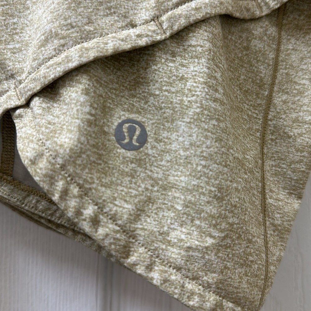 LIKE NEW! Lululemon Speed Up Short High-Rise 2.5" - Picture 9 of 16